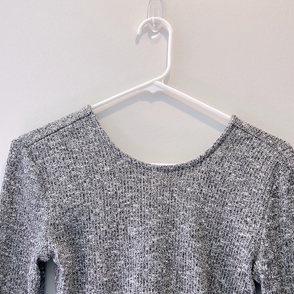 NWT the Garage Open Back Heather Gray Knit Long Sleeve Crop Top - Picture 3 of 5